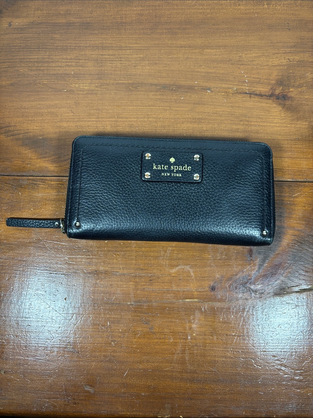 kate spade New York Woman Black Gold Pebbled Leather Zip Wallet with Logo Patch